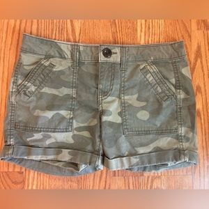 SO Camo shorts size 1